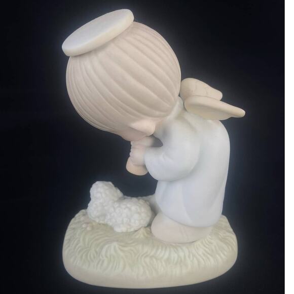 Precious Moments Collector's Club 1983 "God's Ray Of Mercy" Figurine - Picture 3 of 7